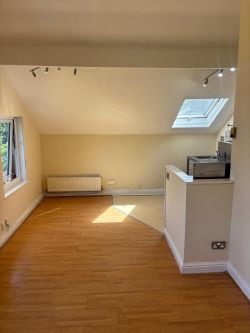 Studio ApartmentStudio in 6 Deerpark Road Whalley Range Manchester M16 8FR, South ManchesterM16 8FR